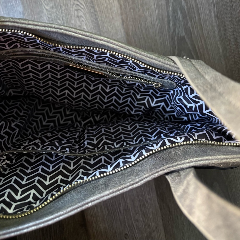 Madison West Boutique Leather Bag – Black & Metallic Gray - Picture 4 of 6